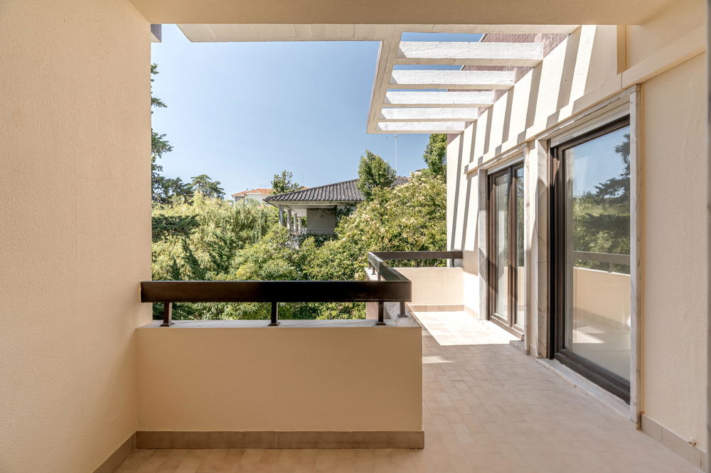 Renovated 2-bedroom apartment in Estoril, Cascais. 2994576364