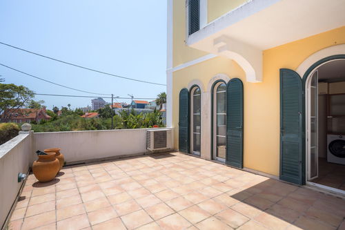One-bedroom Apartment with Terrace in Monte Estoril 402087619