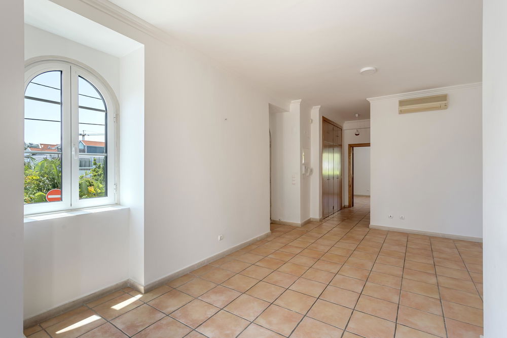 One-bedroom Apartment with Terrace in Monte Estoril 402087619