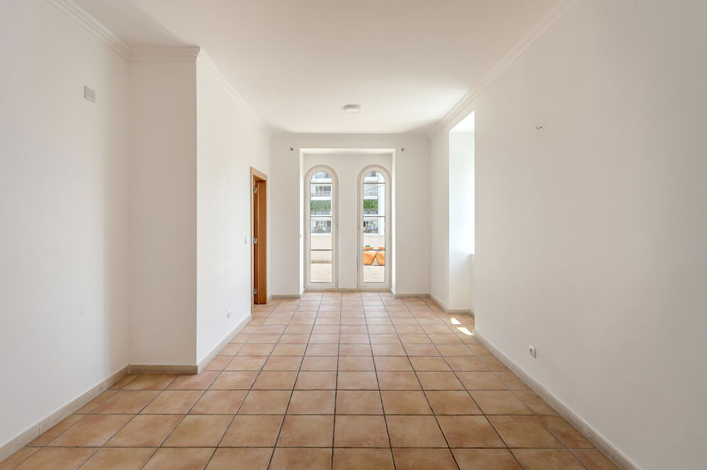 One-bedroom Apartment with Terrace in Monte Estoril 402087619