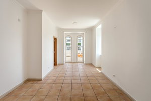 One-bedroom Apartment with Terrace in Monte Estoril 402087619