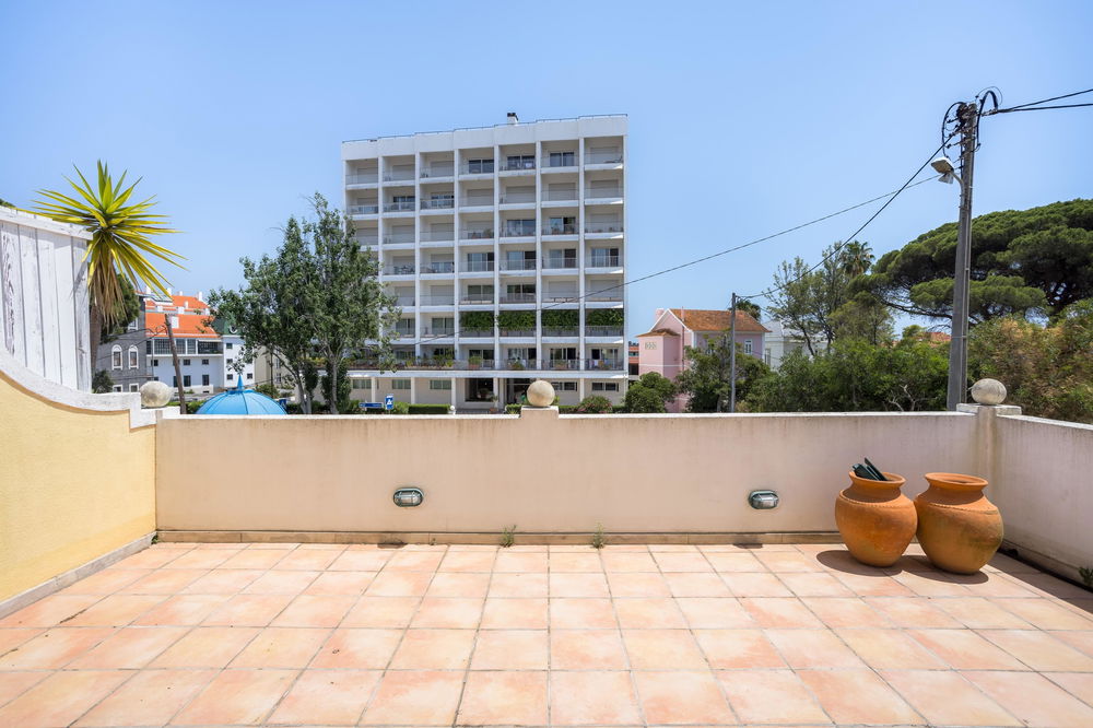 One-bedroom Apartment with Terrace in Monte Estoril 402087619