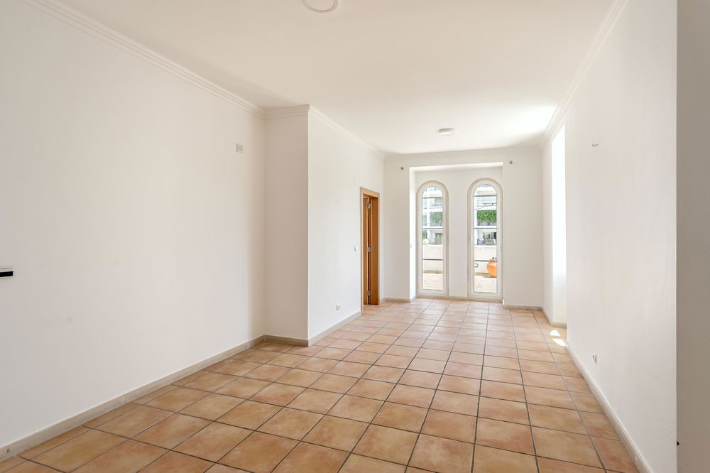 One-bedroom Apartment with Terrace in Monte Estoril 402087619