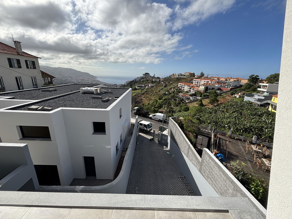 Villa with 3 Bedrooms, Sea View and Balconies in Funchal, Madeira 3071067138