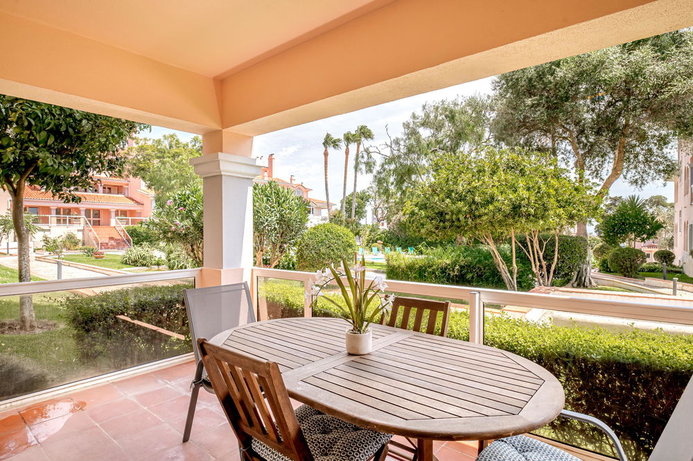 Two-bedroom apartment in a gated community in Cascais 1485843506