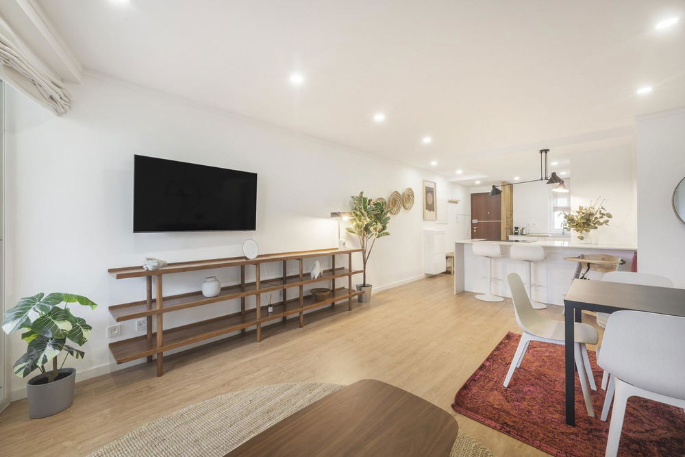Apartamento T3 remodelado em Cascais 3325138362