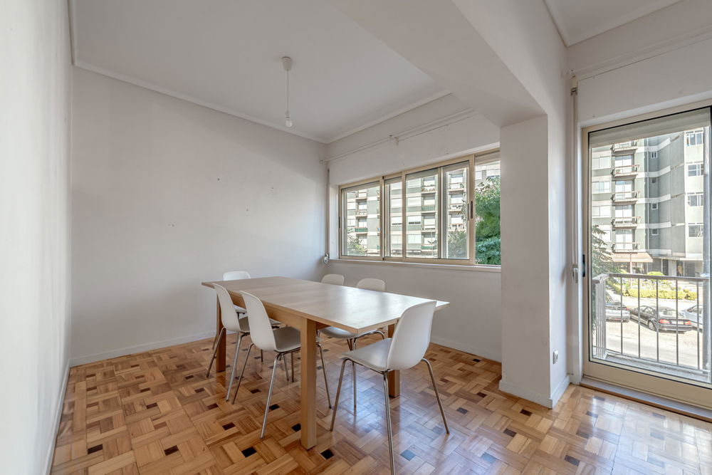4-bedroom apartment on Av. Antunes Guimarães, in Porto 3251100652