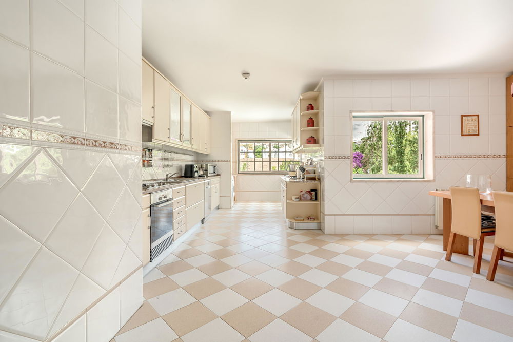 3-bedroom apartment with balcony and garage, in Algés, Oeiras 3114569037