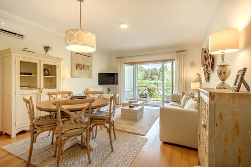 2-Bedroom Villa with Pool in Vilamoura, Algarve 2340327529