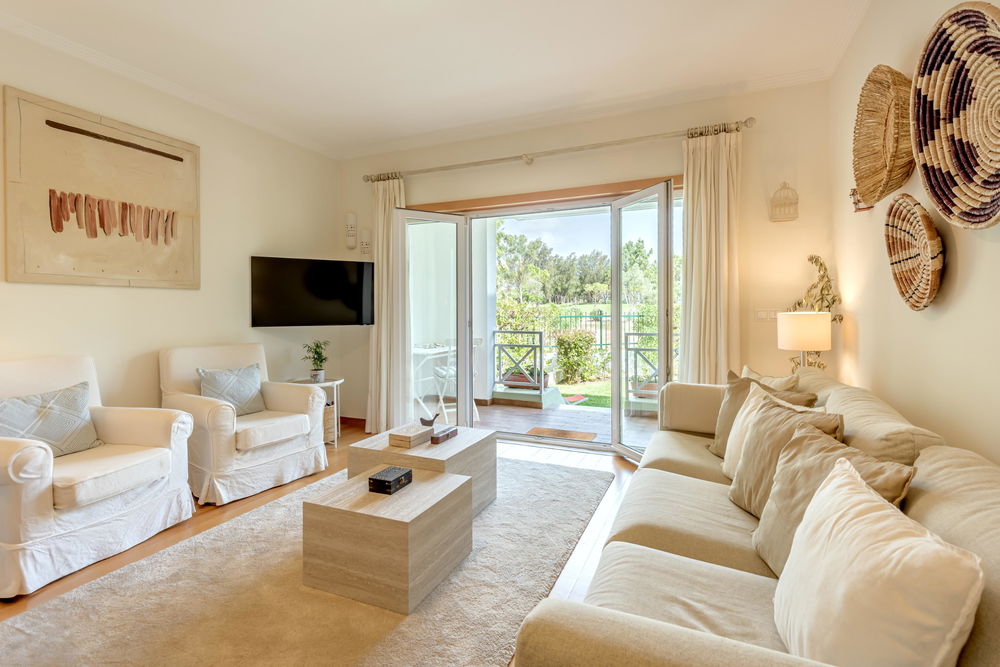 2-Bedroom Villa with Pool in Vilamoura, Algarve 2340327529