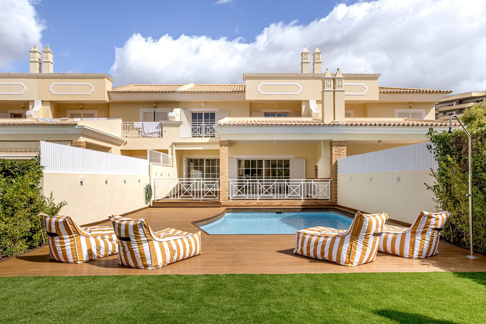 Villa 2+2-bedroom with pool and parking in Algarve 86779530