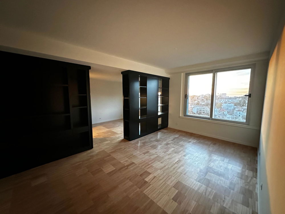 Renovated 2-bedroom apartment with garage in Porto 4276226250