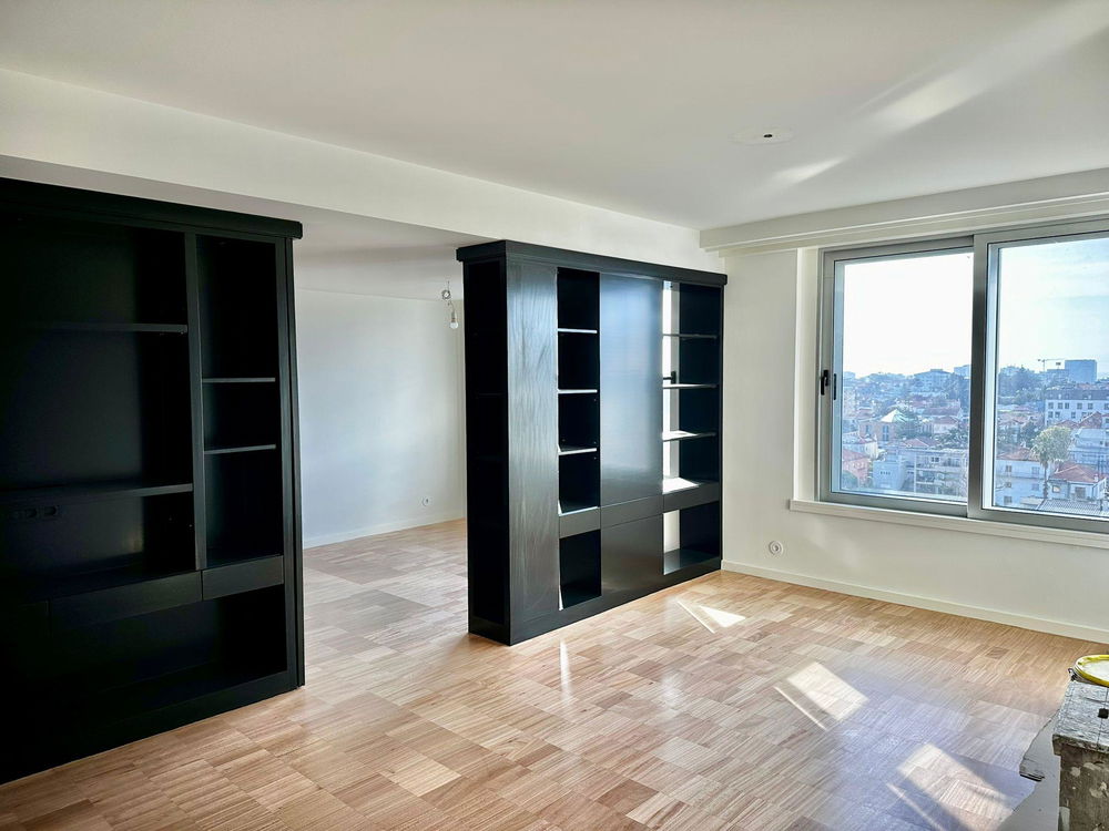 Renovated 2-bedroom apartment with garage in Porto 4276226250