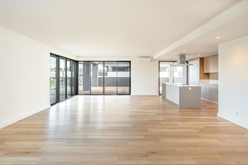 T4 Penthouse apartment in Miraflores Algés Condominium 501667808