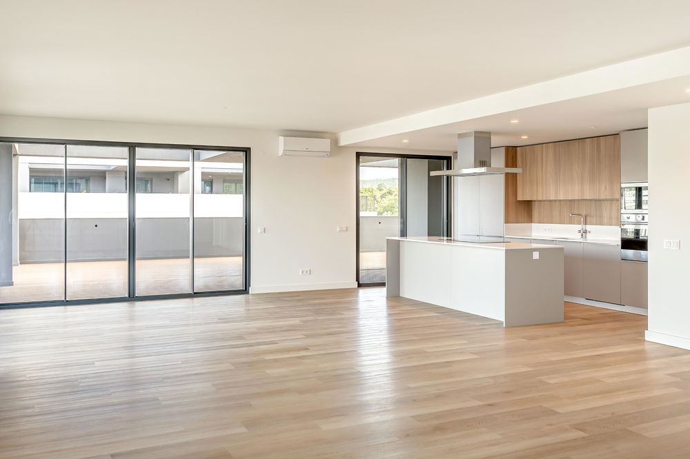 T4 Penthouse apartment in Miraflores Algés Condominium 501667808