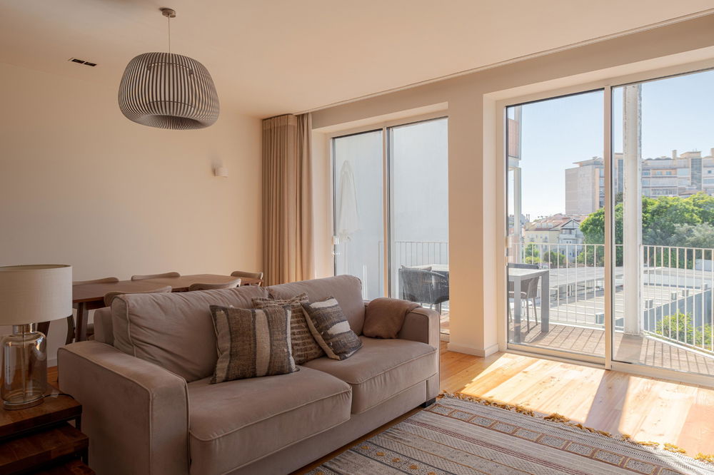 Furnished 2-bedroom apartment with balcony and garage, Lisbon 947082224