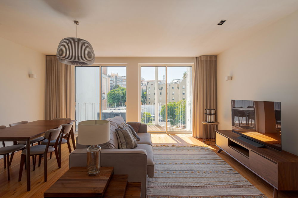 Furnished 2-bedroom apartment with balcony and garage, Lisbon 947082224