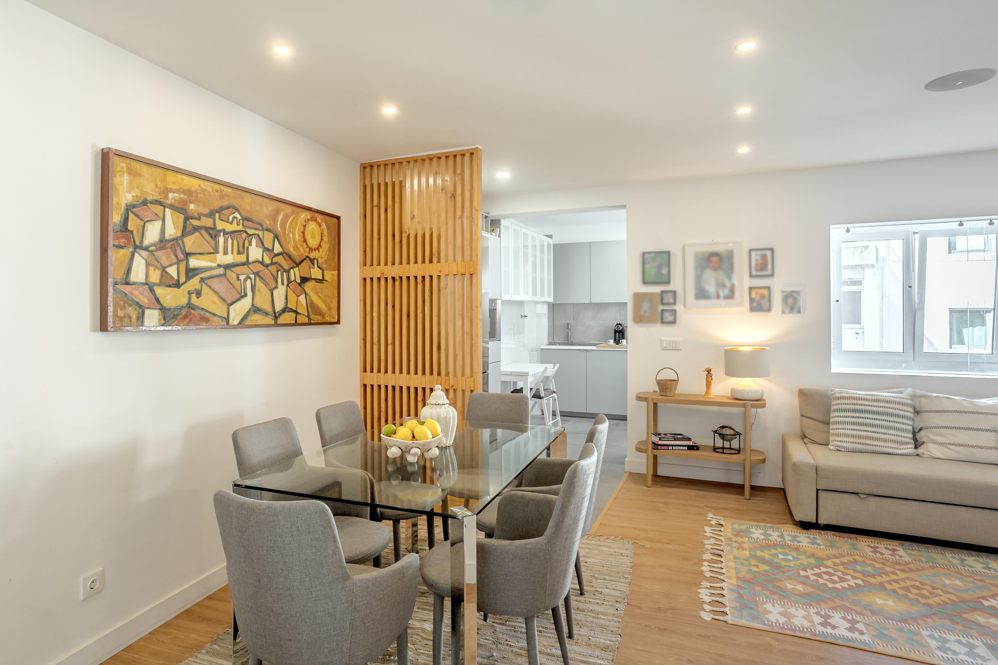 Renovated 2-bedroom apartment in Cascais