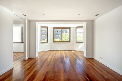 Renovated 4-bedroom apartment in Avenidas Novas, Lisbon 1825553941