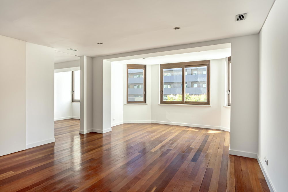 Renovated 4-bedroom apartment in Avenidas Novas, Lisbon 1825553941