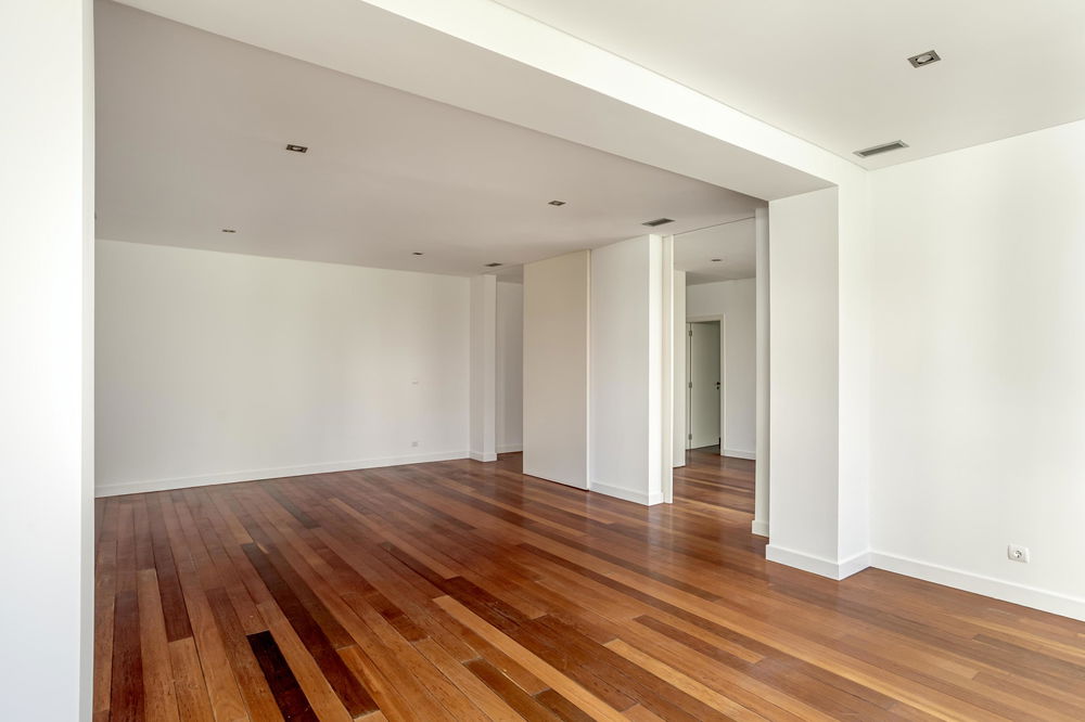 Renovated 4-bedroom apartment in Avenidas Novas, Lisbon 1825553941