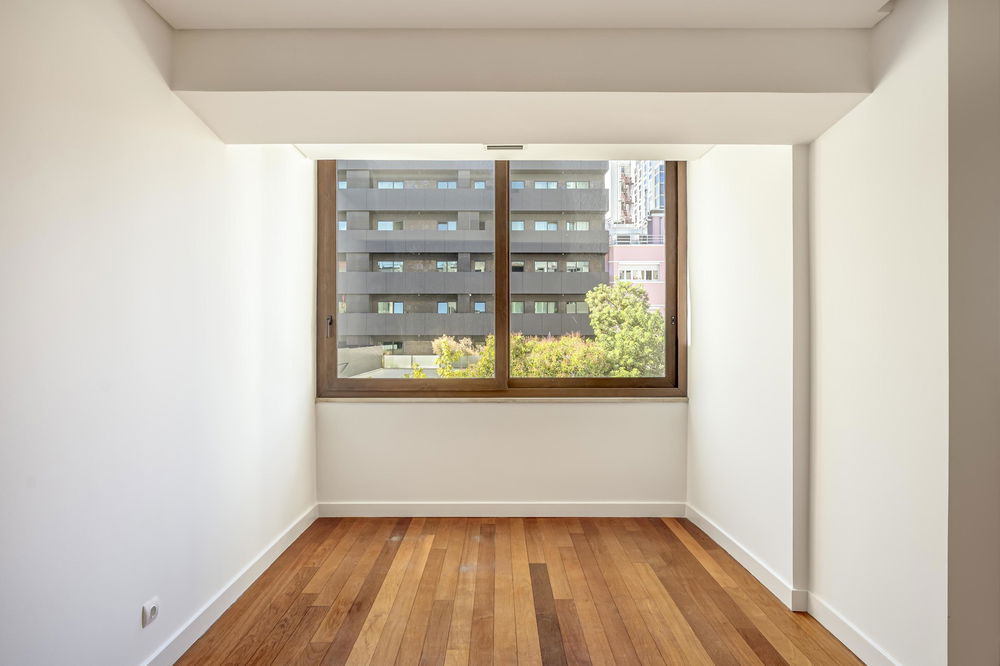 Renovated 4-bedroom apartment in Avenidas Novas, Lisbon 1825553941