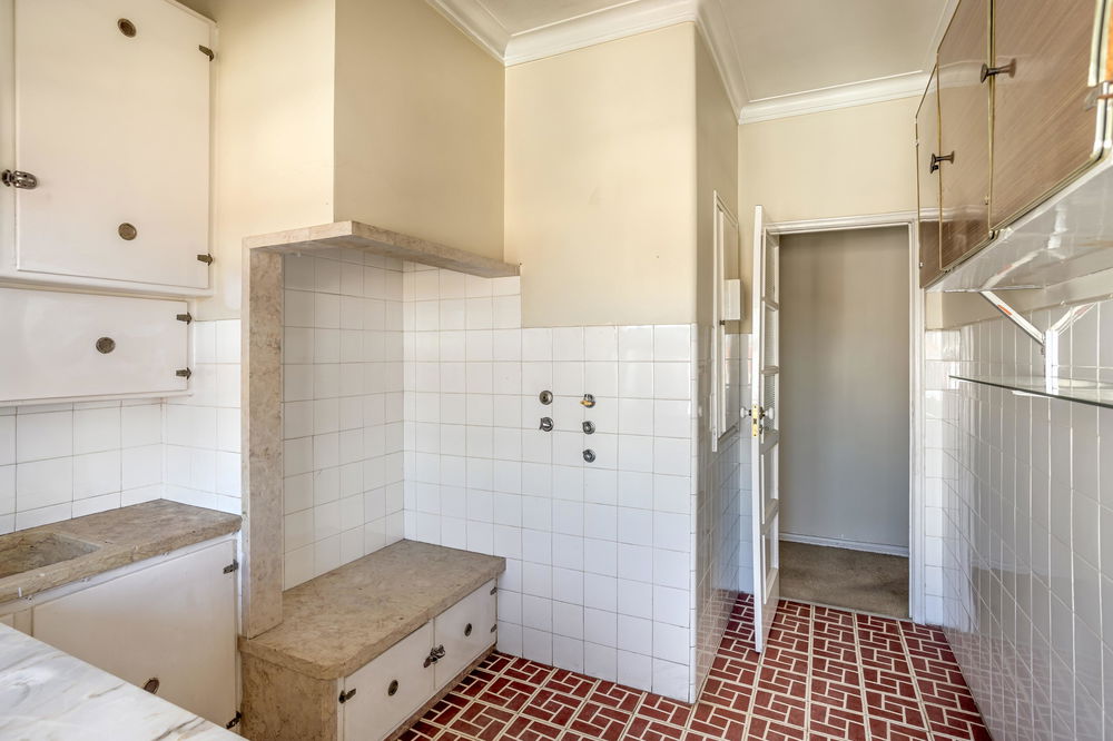 2-bedroom apartment in Campo de Ourique building, Lisbon 1990642651