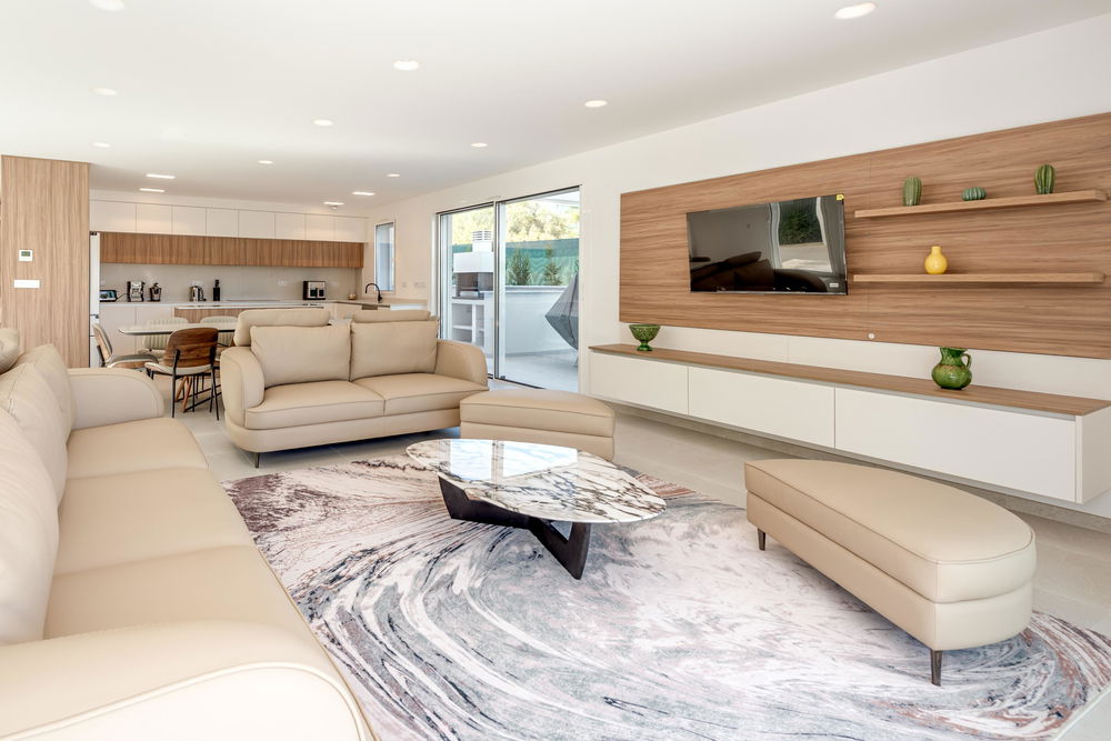 6-bedroom villa with swimming pool and garage in Alvor, Algarve 1635212735