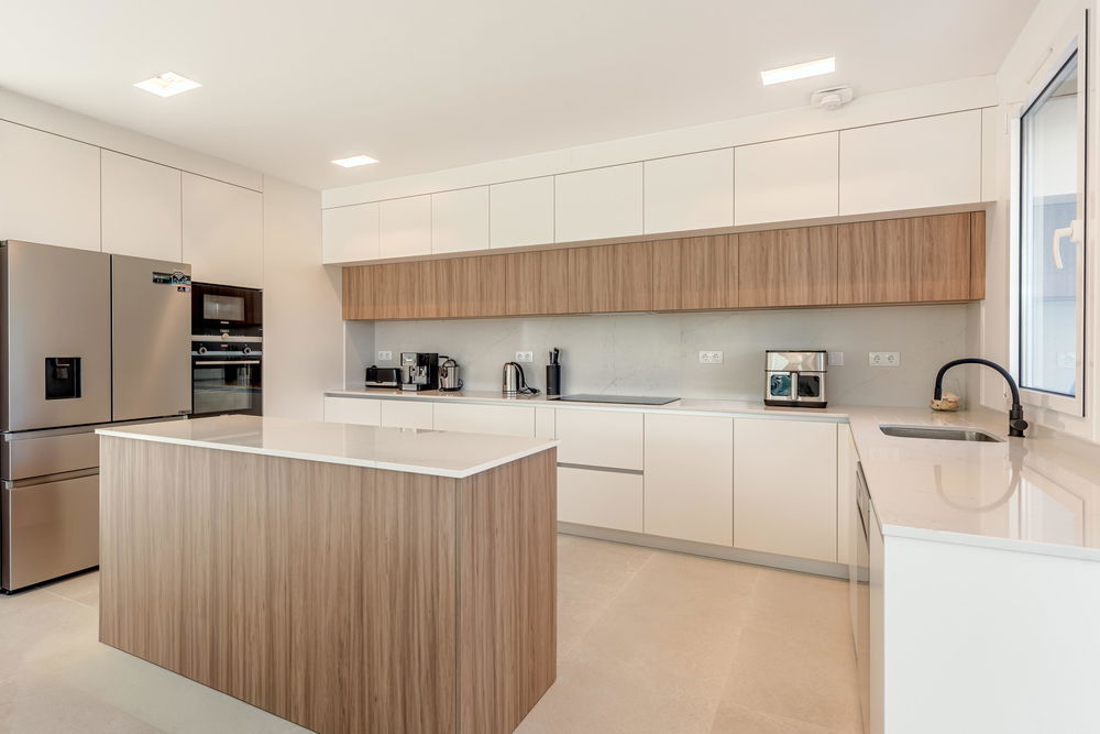 6-bedroom villa with swimming pool and garage in Alvor, Algarve 1635212735