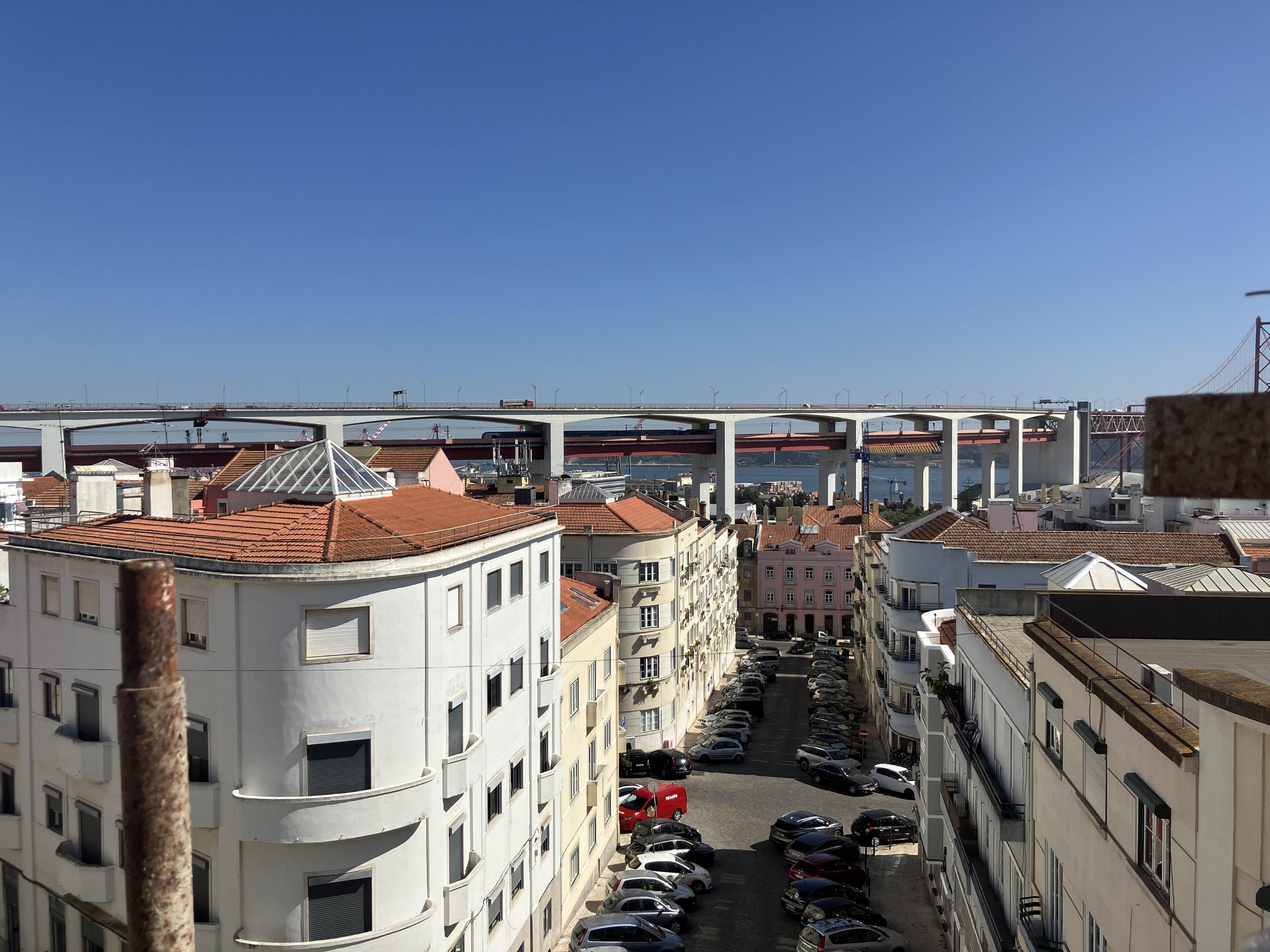 2-bedroom apartment with balcony in Alcântara