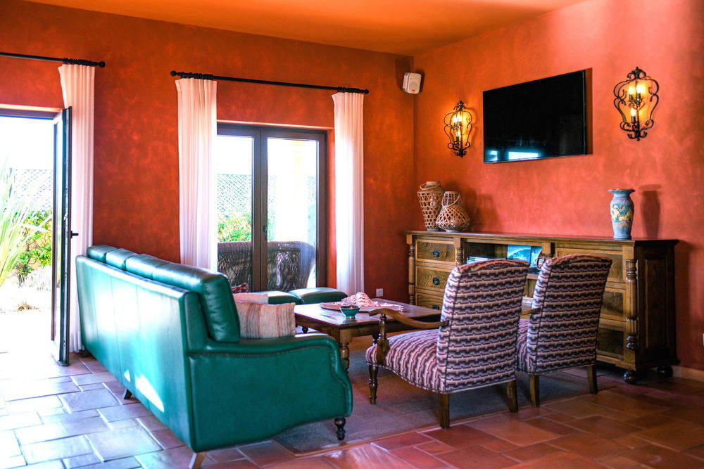 Hotel, facing the sea, on Baleal Beach, in Peniche. 2419604177