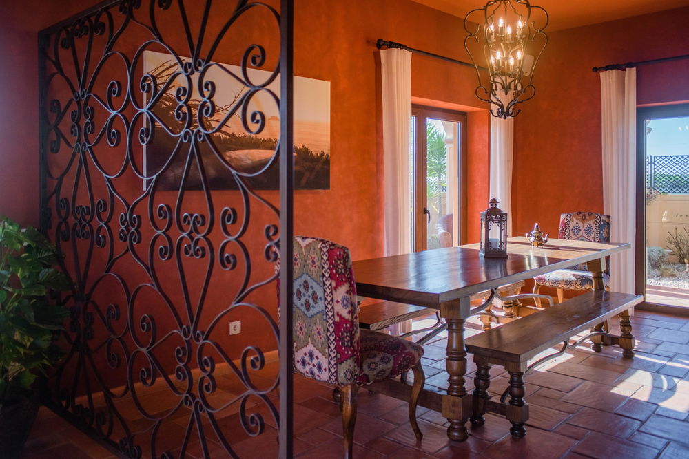 Hotel, facing the sea, on Baleal Beach, in Peniche. 2419604177