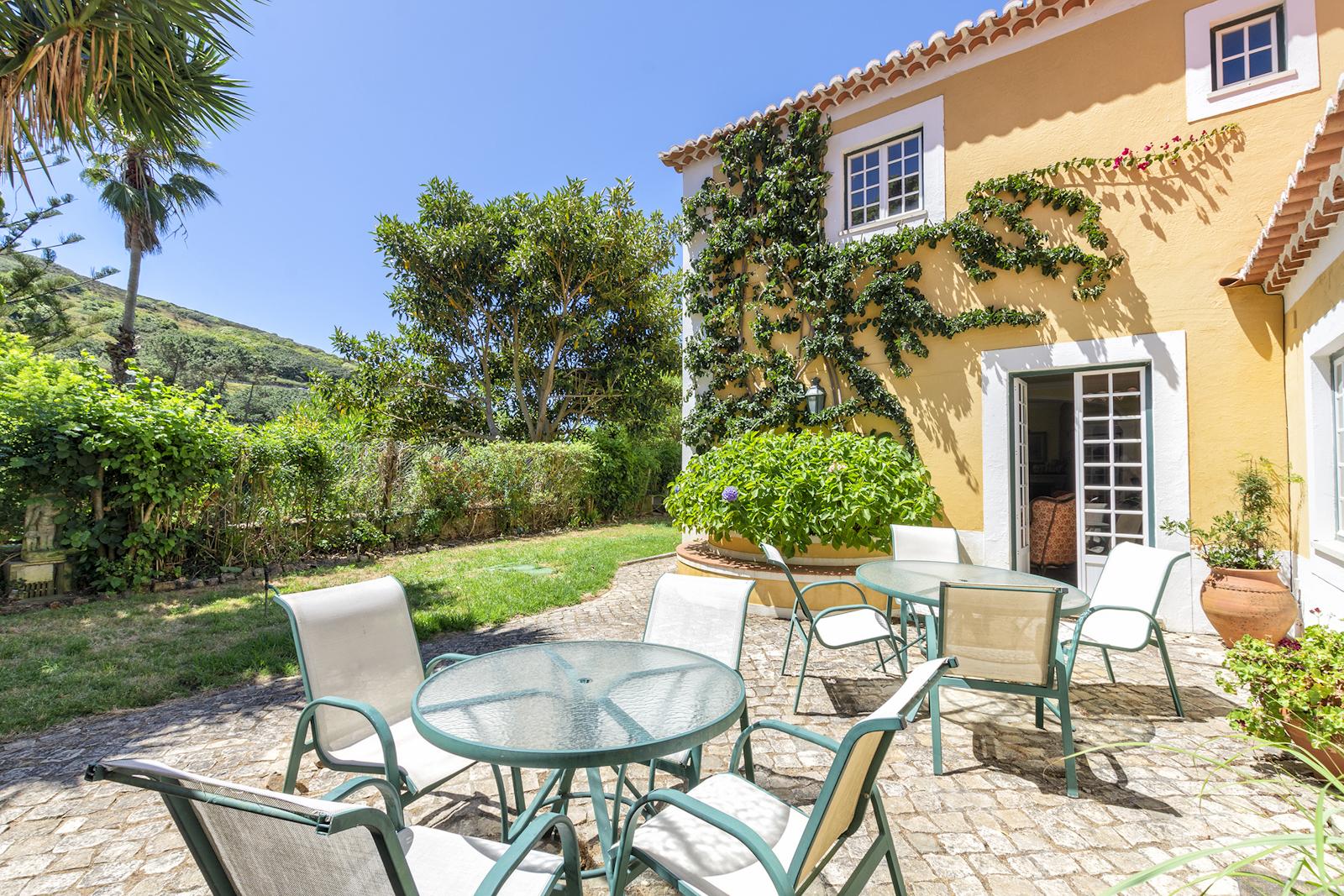 4+2-bedroom villa garden in Azoia Colares