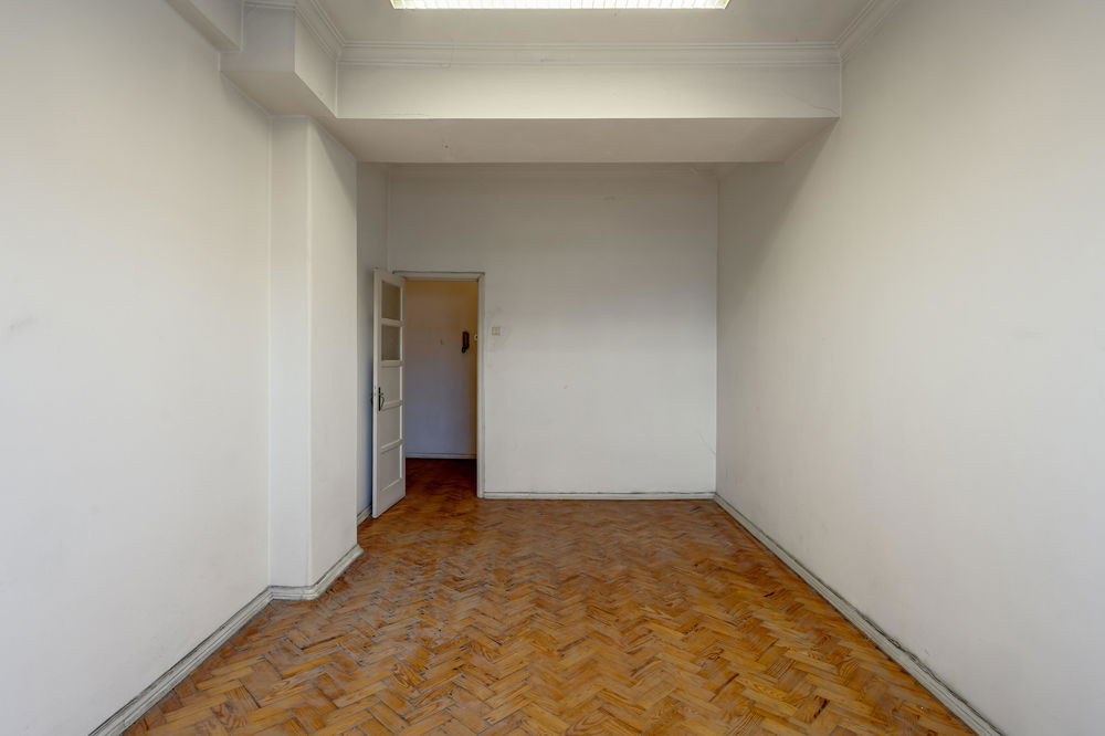 Apartamento T3 para remodelar em São Vicente Lisboa 1294587251