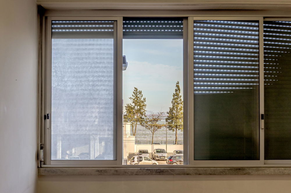 Apartamento T3 para remodelar em São Vicente Lisboa 1294587251