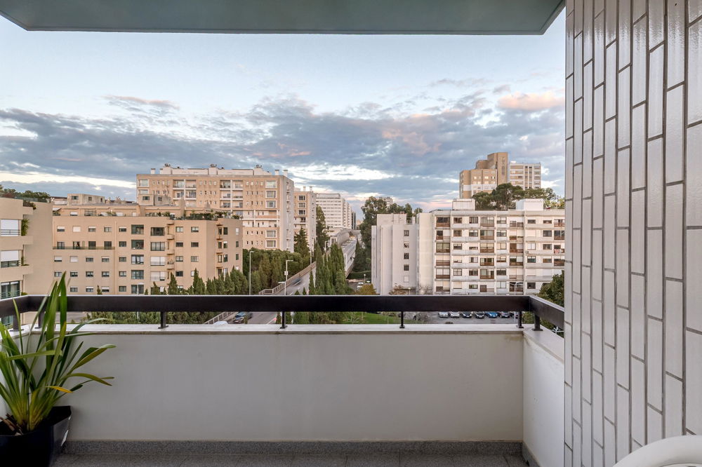 3+1 bedroom apartment with garage Pinheiro Manso Porto 582596851