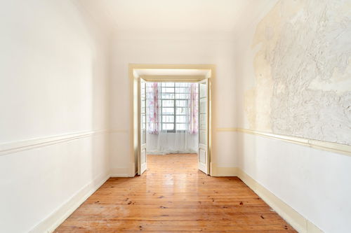 3-bedroom apartment for renovation in Arroios, Lisbon 2762902399