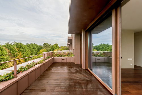 T5+1 villa with garden and garage in Boavista Porto 1748497134