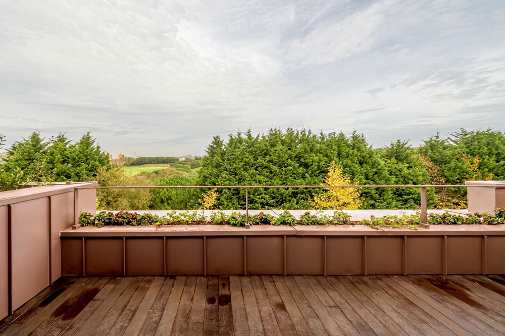 T5+1 villa with garden and garage in Boavista Porto 1748497134