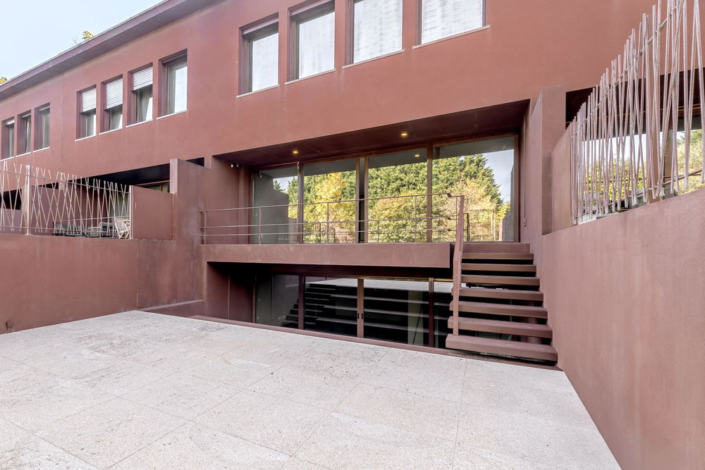 T5+1 villa with garden and garage in Boavista Porto 1748497134