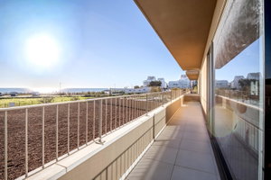 2 bedroom apartment with balcony and sea view, in Quarteira. 3404218311