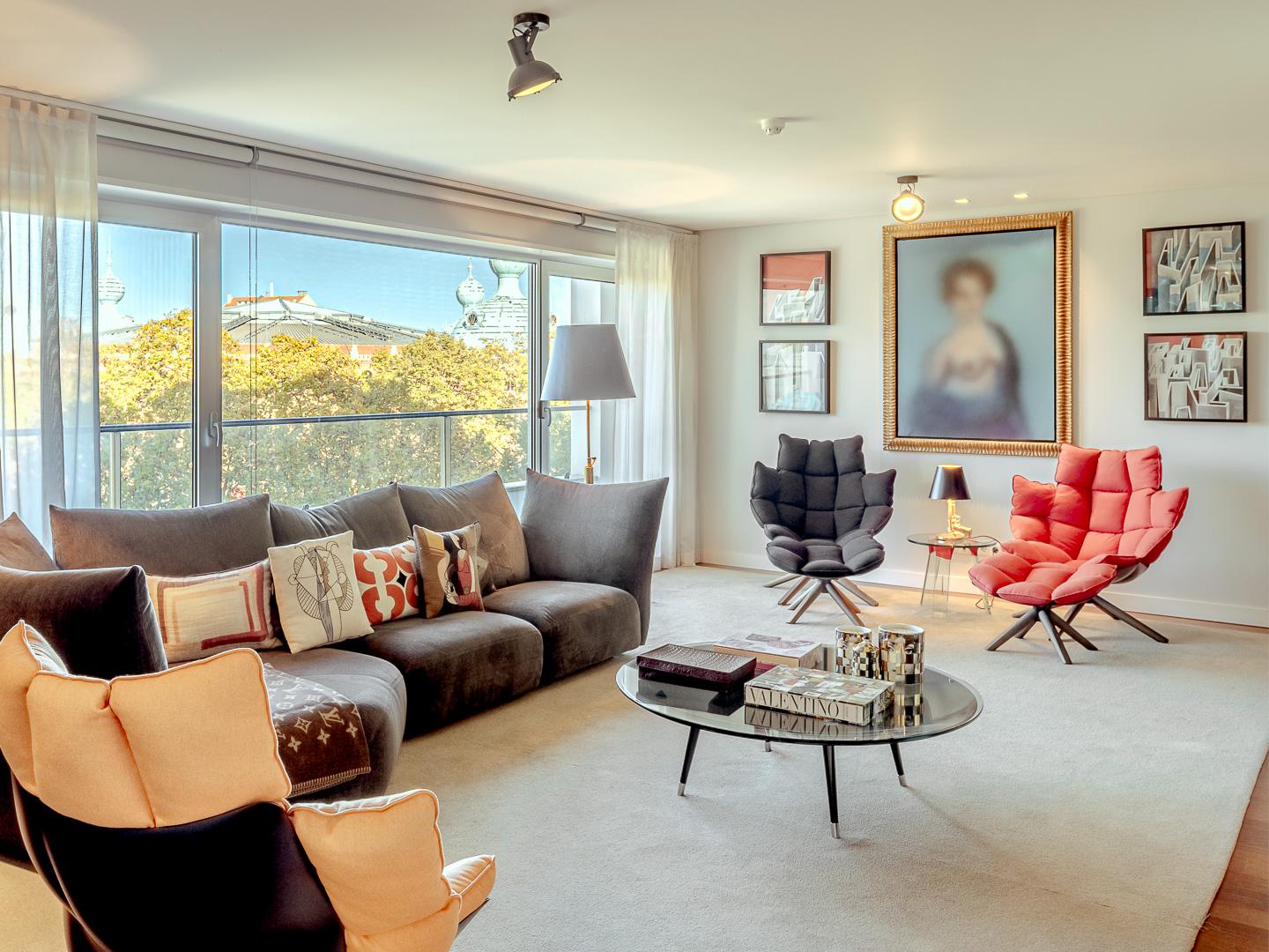 Apartamento T6 com varanda Campo Pequeno Lisboa.