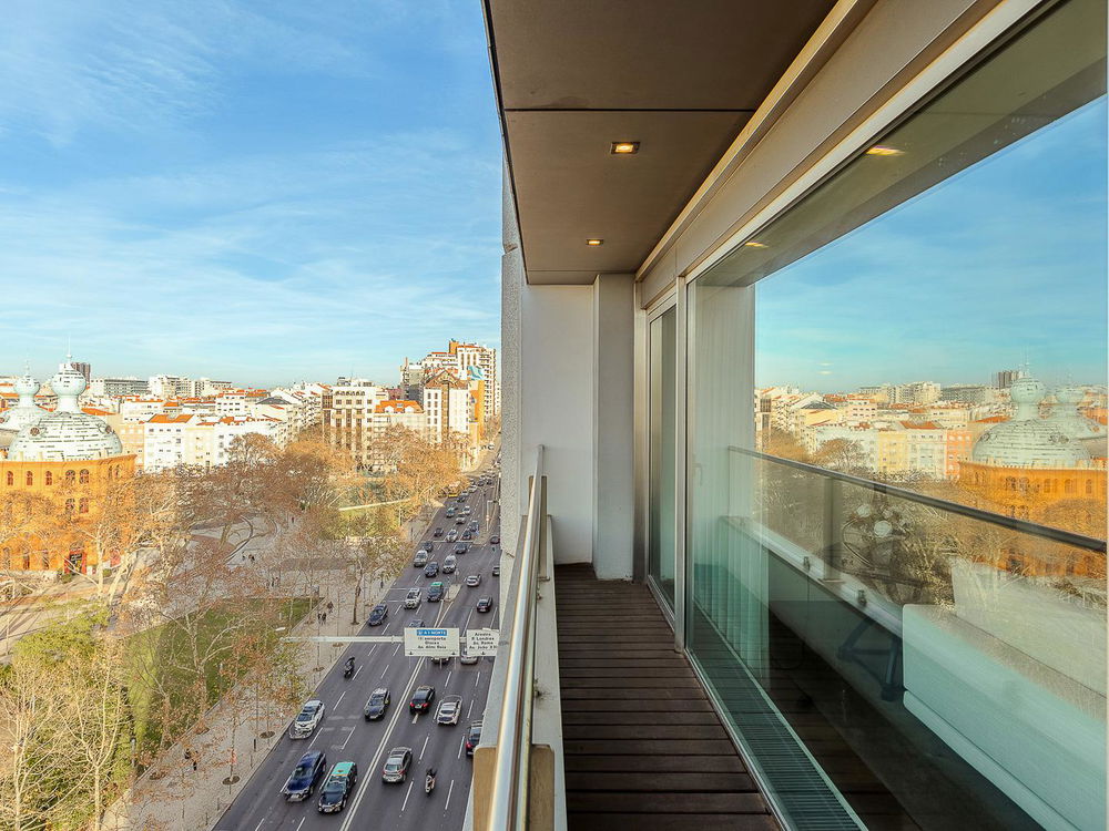 Apartamento T6 com varanda, Campo Pequeno, Lisboa. 3917228053