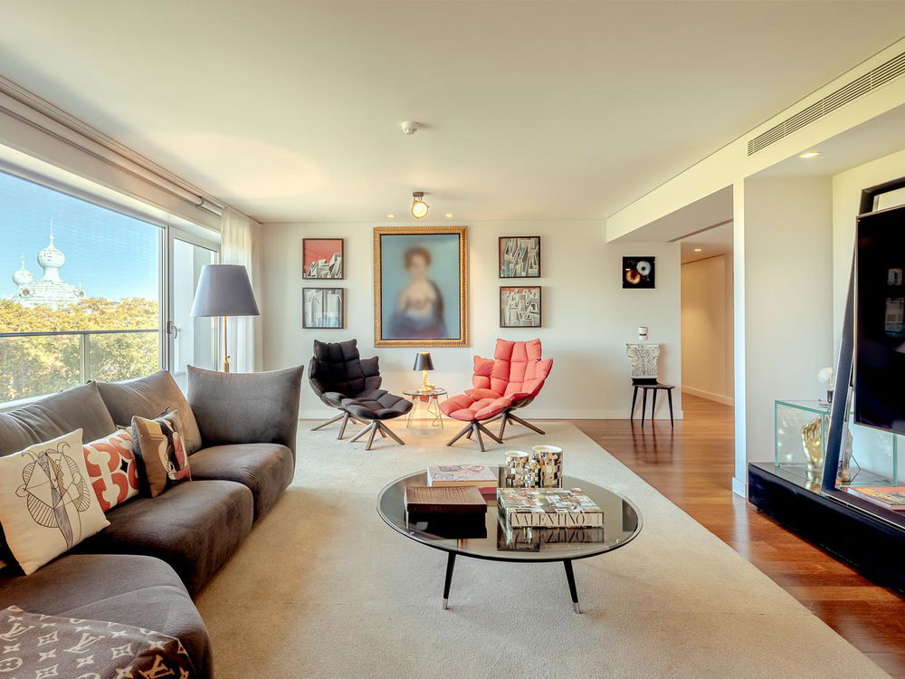 Apartamento T6 com varanda, Campo Pequeno, Lisboa. 3917228053