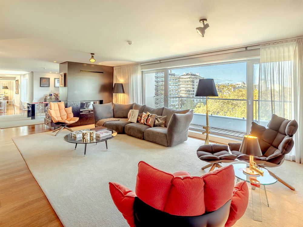 Apartamento T6 com varanda, Campo Pequeno, Lisboa. 3917228053