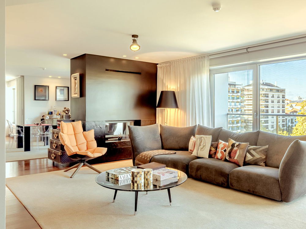 Apartamento T6 com varanda, Campo Pequeno, Lisboa. 3917228053