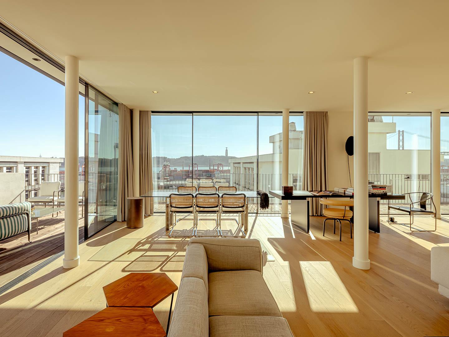 3 bedroom apartment with terrace and parking at Lumia.