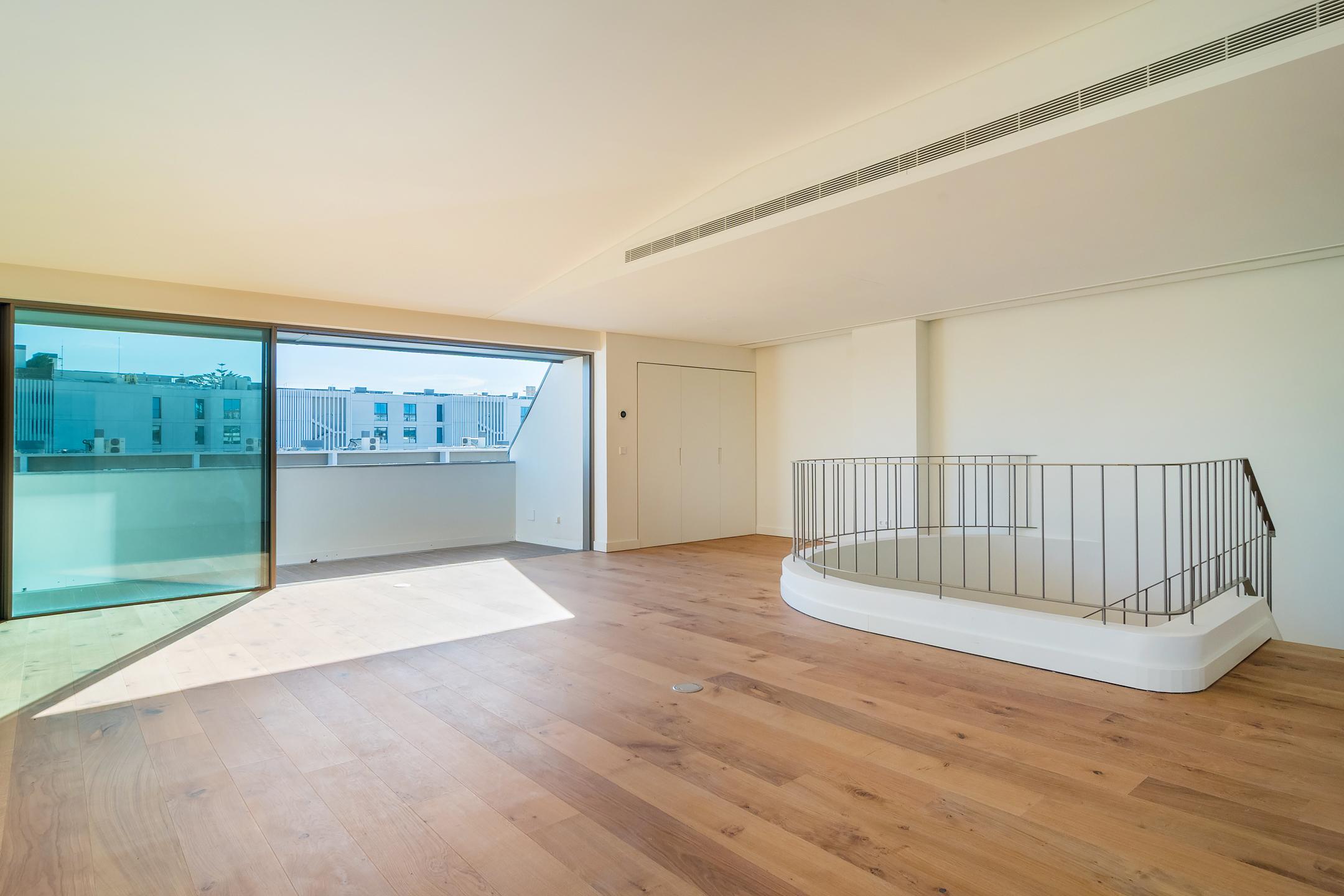 3-bedroom duplex apartment in the Westhouse condominium Cascais