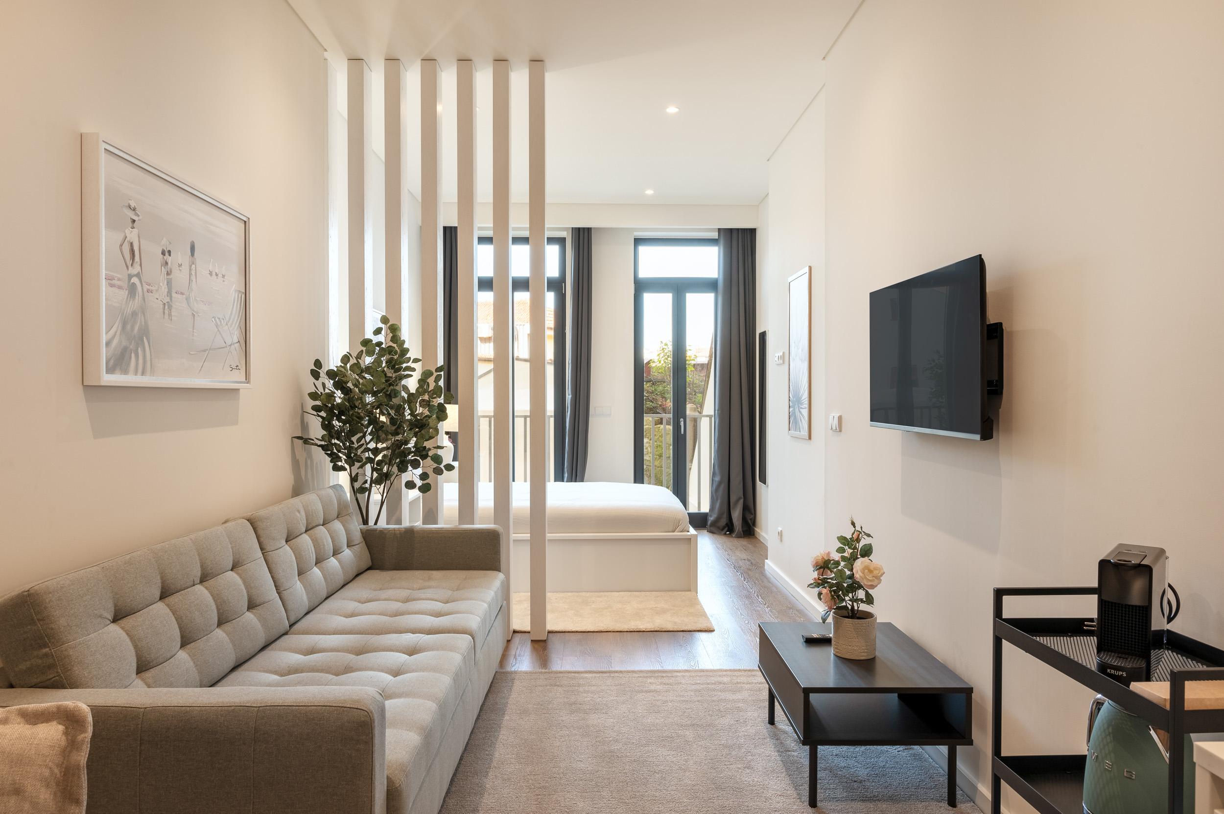 2-bedroom apartment with balcony in downtown Porto