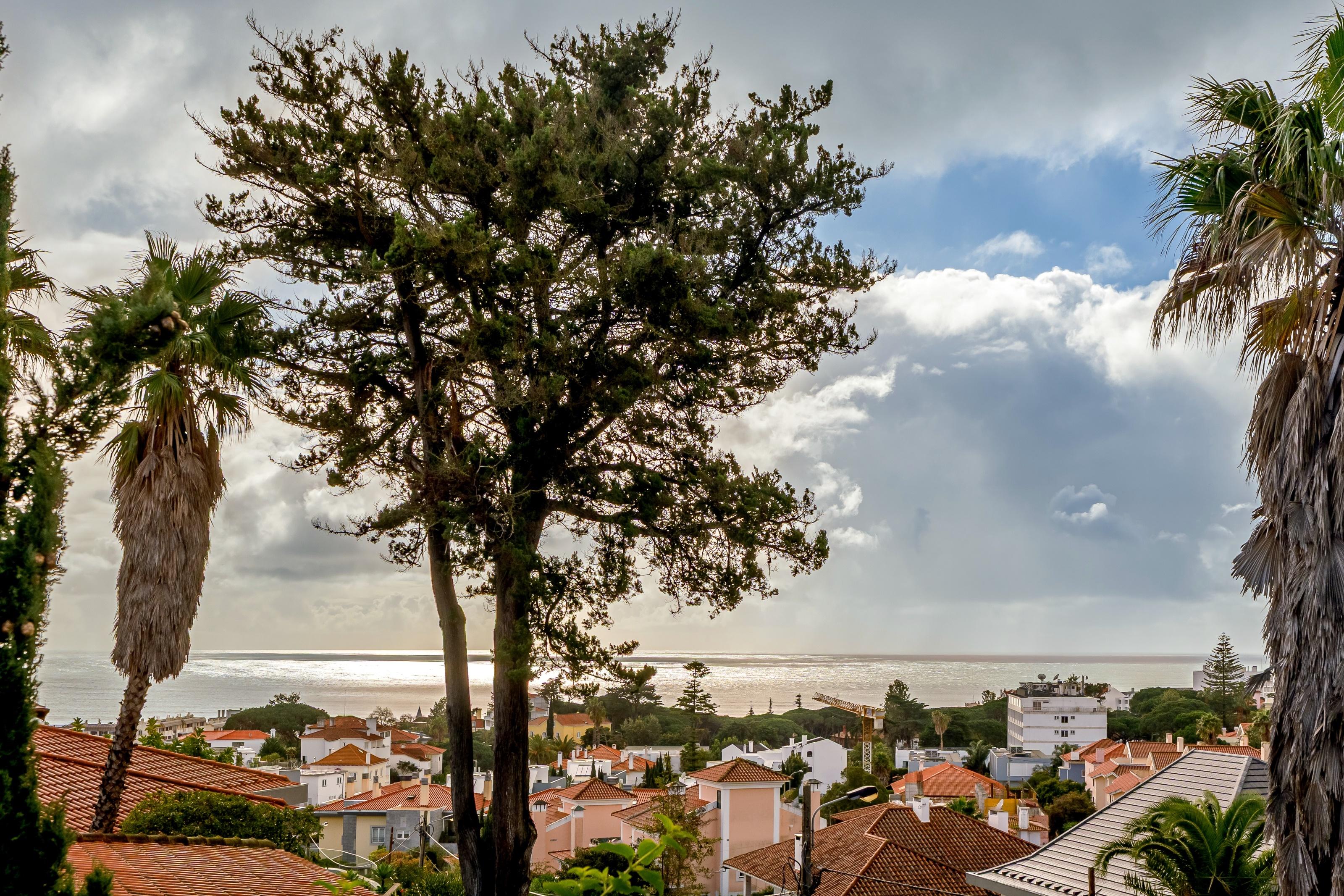 4+1 Bedroom Villa with garden and garage in Estoril Cascais